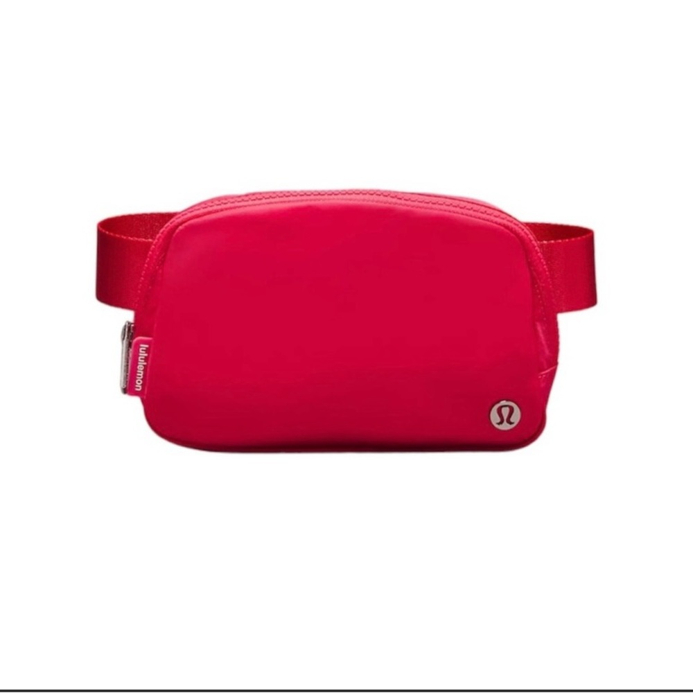 NWT Lululemon belt bag💋. - Picture 1 of 3